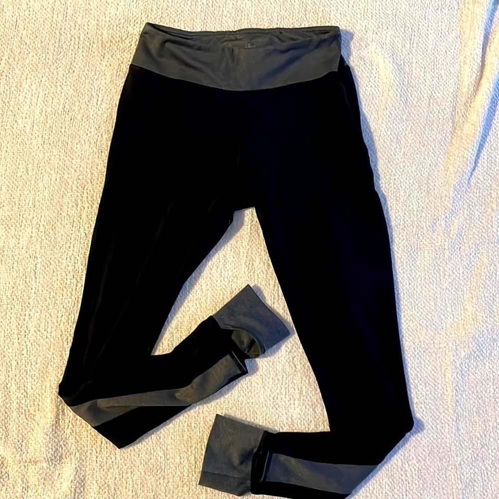 Leggings with foot holes